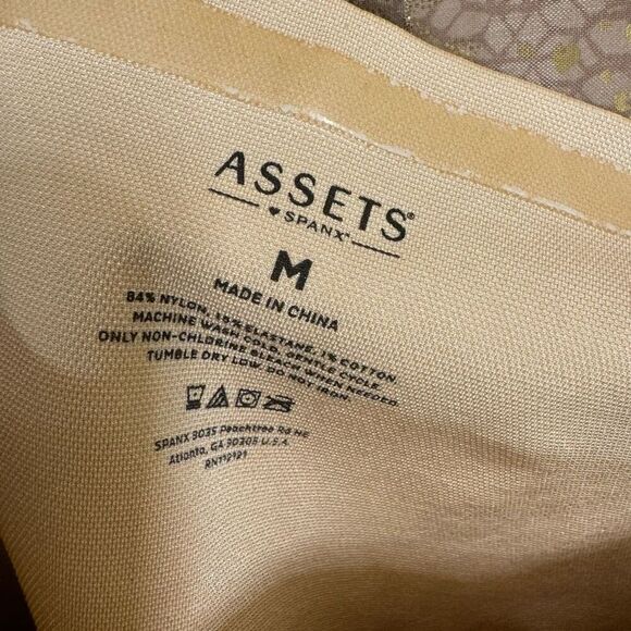 Spanx Assets Shaping Shorts Size Medium Light Beige Hi Waisted Compression - Picture 3 of 10